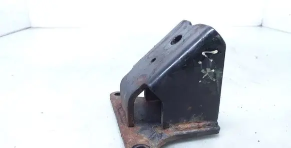KIA Sorento Engine mounting bracket