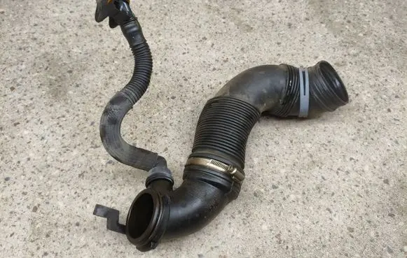 Volkswagen Tiguan Allspace Turbo air intake inlet pipe/hose 5Q0129635L