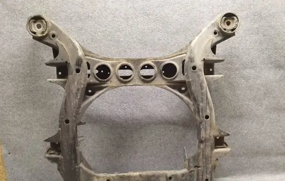 Volkswagen Touareg II Front subframe 7P0400025 89020810 4226208