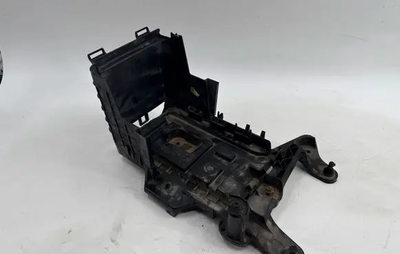 Volkswagen PASSAT B6 Battery box tray 1K0915333C