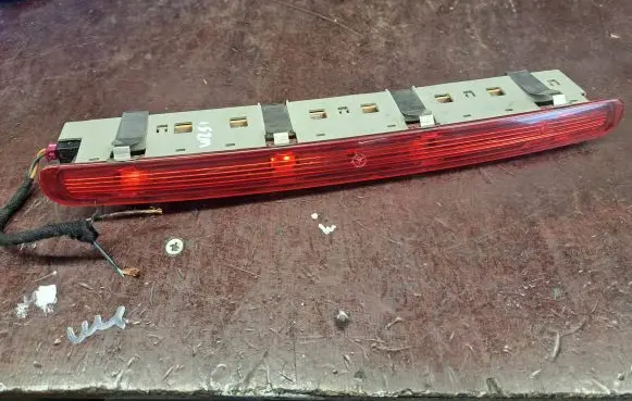 Mercedes-Benz R W251 Third/center stoplight A2518200156 2518200156