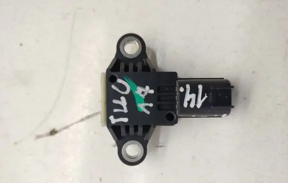 Hyundai Tucson TL Airbag deployment crash/impact sensor 95920B1050 624944200 09242016