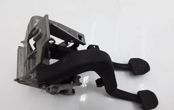 BMW 3 E90 E91 Brake pedal 6778980