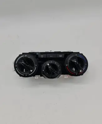 Peugeot 208 I Climate control unit E1063071
