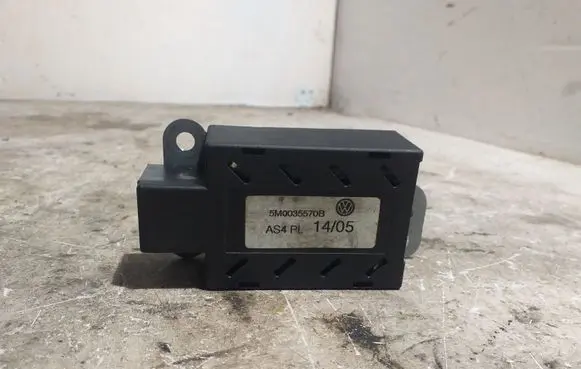Volkswagen Golf Plus Aerial antenna amplifier 5M0035570B