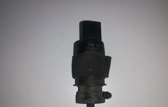 Audi A6 S6 C6 4F Windscreen/windshield washer pump 1T0955651A