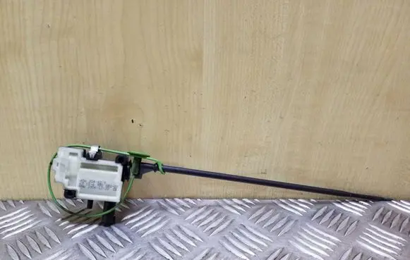 Fuel tank cap lock motor