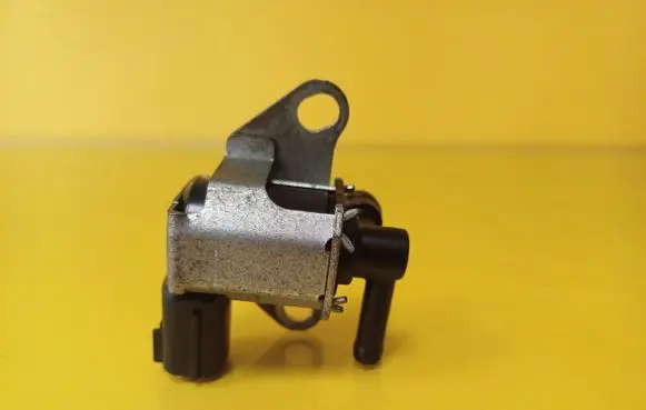 Nissan Qashqai+2 Turbo solenoid valve K5T46695