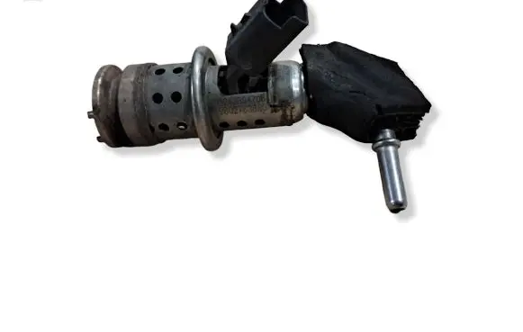 Peugeot 308 Fuel injector 9802763880