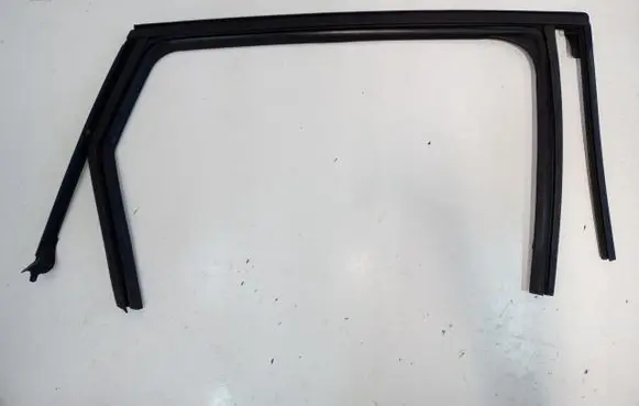 Peugeot 5008 II Rubber seal rear door 981366018A