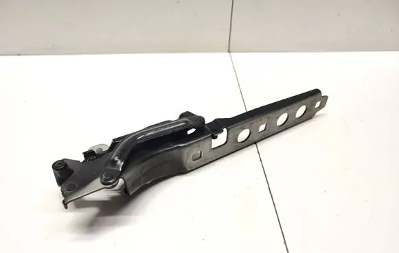 Engine bonnet/hood hinges