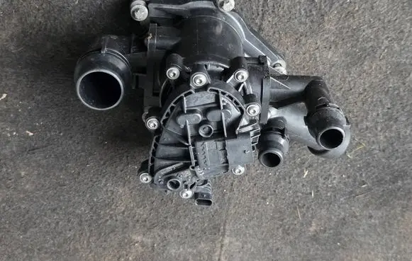 Thermostat/thermostat housing