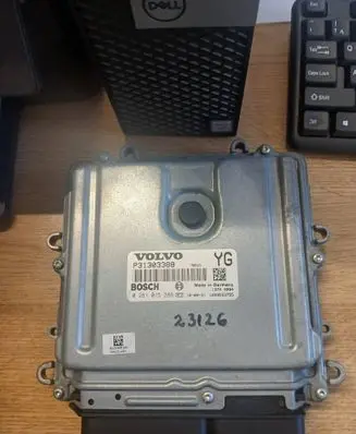 Volvo V70 Engine control unit/module P31303388 13740994 0281015286