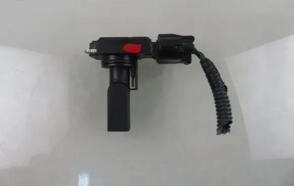 Toyota Corolla E120 E130 Mass air flow meter AFH70M23 2220427010