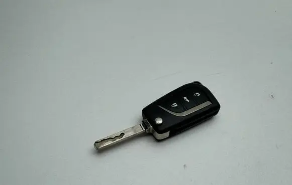 Toyota Avensis T270 Ignition key/card 