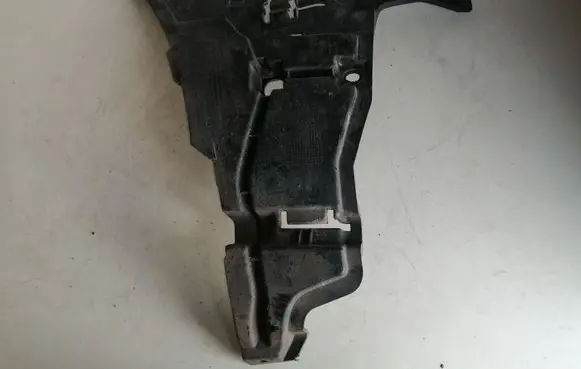 Volvo V70 Front bumper mounting bracket 08693182