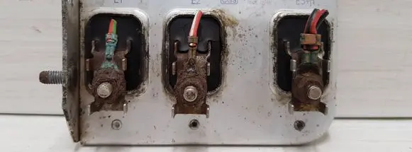 Volkswagen PASSAT B5.5 Coolant fan relay 8D0959493A K1S711002