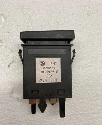 Volkswagen PASSAT B5 Windscreen/window heater switch 3B0959621C