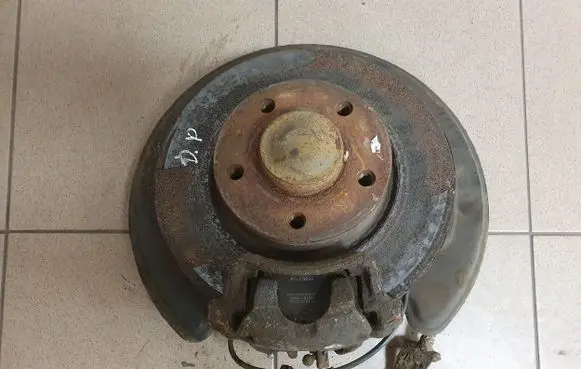 Opel Vivaro Rear wheel hub
