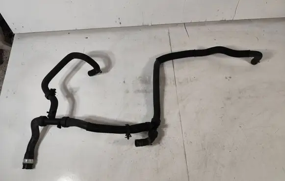 Engine coolant pipe/hose
