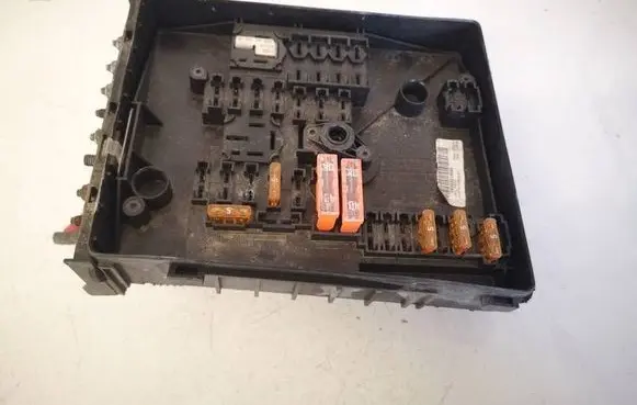 Skoda Octavia Mk2 (1Z) Fuse box cover 1K0937125A