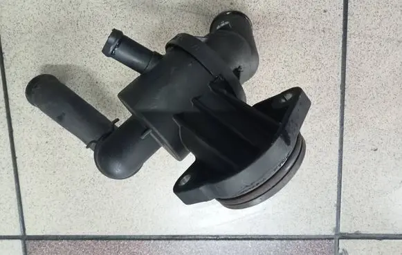 Thermostat/thermostat housing