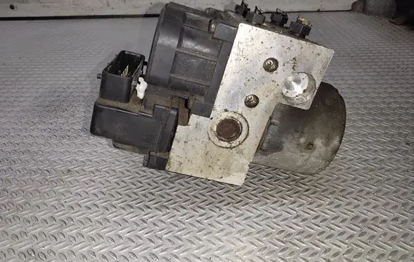 Audi A4 S4 B5 8D ABS Pump 0265216411 8E0614111