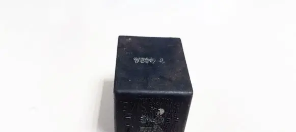 Volkswagen Golf III Other relay 111953227d 5wk1605