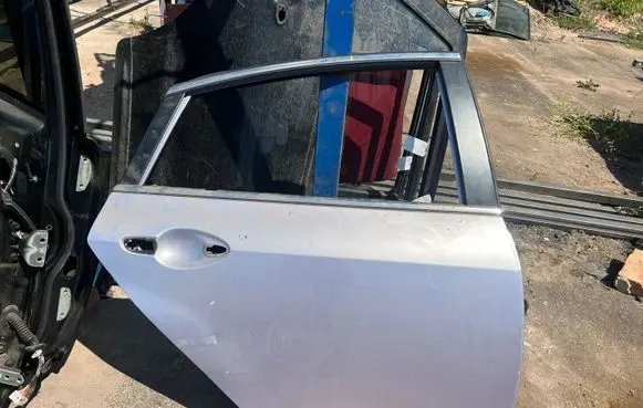 Mazda 6 Rear door