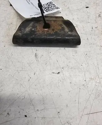 Volkswagen PASSAT B6 Battery bracket 