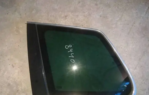 Volkswagen Touareg I Rear side window
