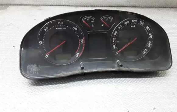 Skoda Superb B5 (3U) Speedometer (instrument cluster) 3U0920811A