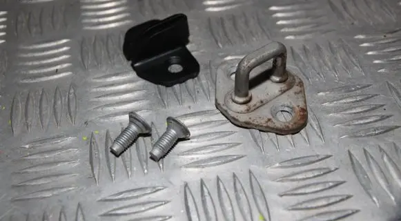 Toyota Land Cruiser (J120) Loading door lock loop/hook striker 6946160010 6941060010