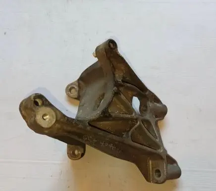 Audi A8 S8 D3 4E Engine mounting bracket 4E0199370AS