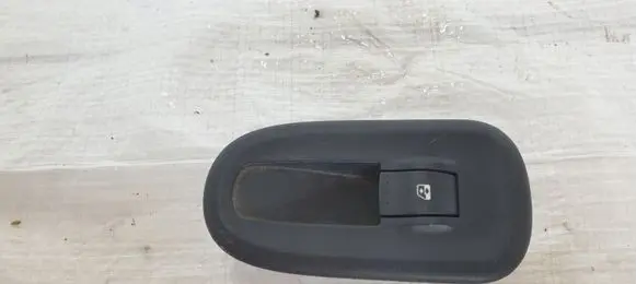 Opel Movano B Electric window control switch 8200548968