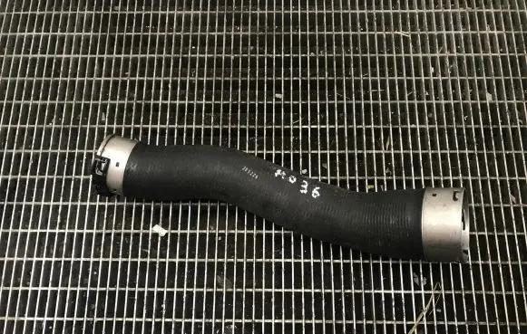 BMW 4 F32 F33 Intercooler hose/pipe 7597591