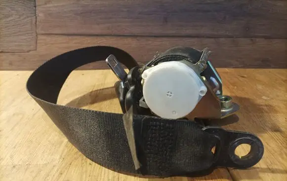 Ford Focus Front seatbelt