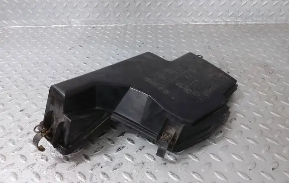 Lexus GS 300 350 430 450H Fuse box cover 8266230751