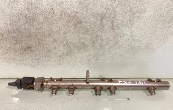 BMW 1 E81 E87 Fuel main line pipe 1353756247403