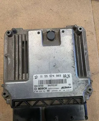 Opel Insignia A Engine control unit/module 55574903 55573560 0281016704