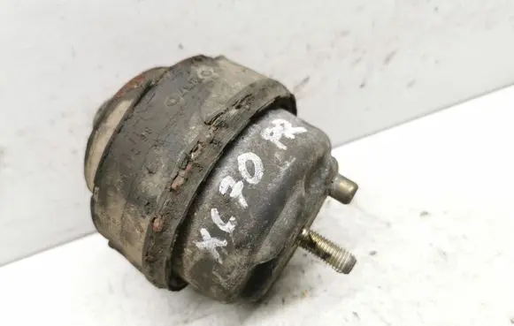 Engine mount bracket