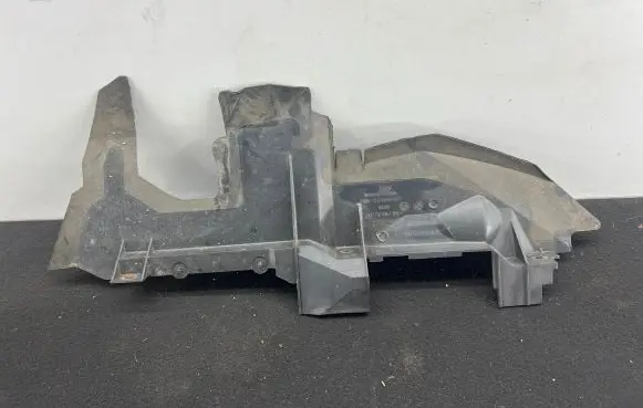 Audi Q7 4L Intercooler air guide/duct channel 4L0121284A