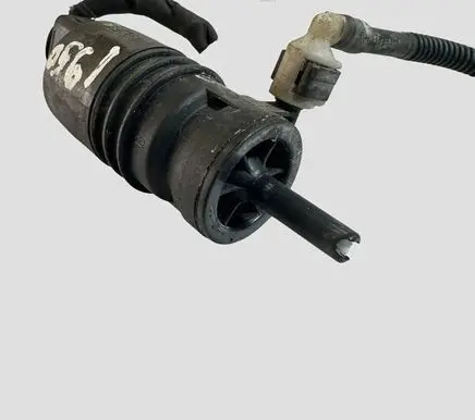 Volkswagen PASSAT B6 Windscreen/windshield washer pump 1K5955651 3122785