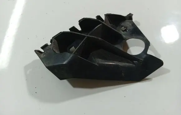 Front bumper mounting bracket