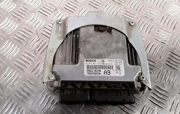 Toyota Corolla E120 E130 Engine control unit/module 8966102a90 0281011733