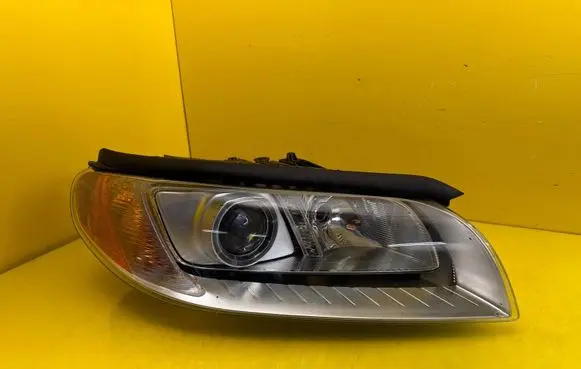 Volvo V70 Headlight/headlamp 31214348