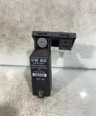 Skoda Octavia Mk2 (1Z) Glow plug pre-heat relay 038907281d