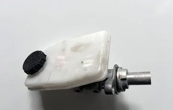 Tesla Model Y Master brake cylinder 860332 118867350A