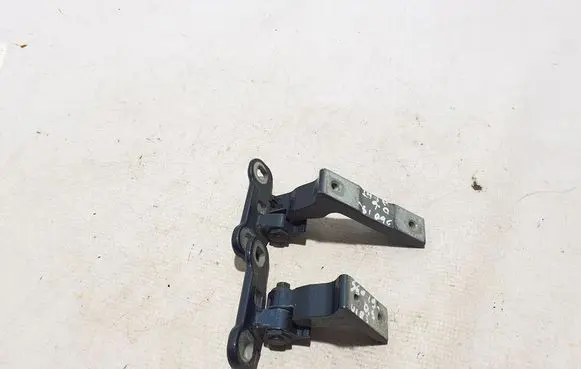 Rear door upper hinge