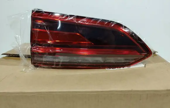 Volkswagen Touareg III Rear/tail lights set 760945093